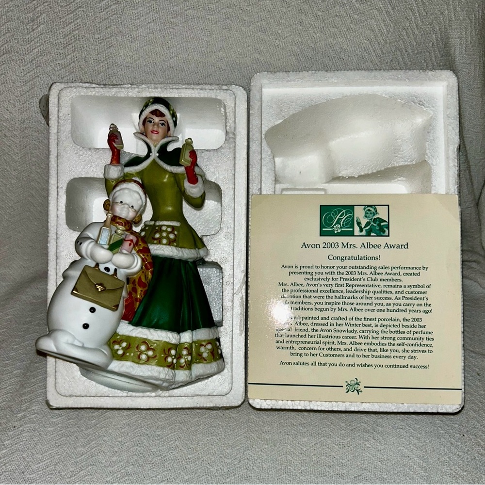 Avon Mrs. Albee Award P.F.E. Sales 2003 (Large 10”) with COA